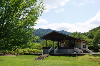 秋田市植物園・あずまや(休憩場・お手洗い)